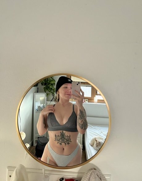 Glizzy McGuire star naked pictures