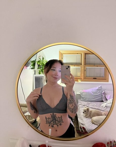 Glizzy McGuire nude pornstar photos