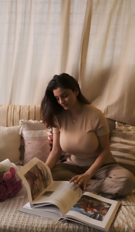 thick latina milf onlyfans art nude archive