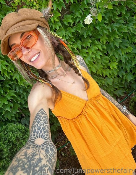 lunapowersthefairy erotic star photo