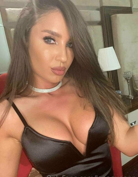 lanaqueenn model free image