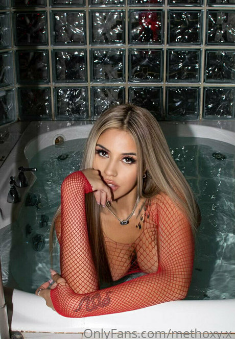 methoxy x star nudes picture