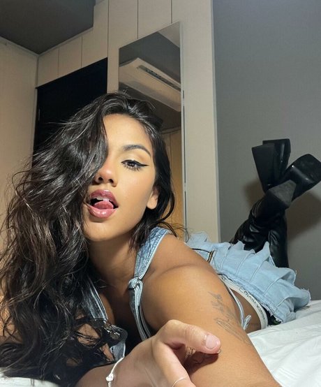 Julia Britz adult actress pics