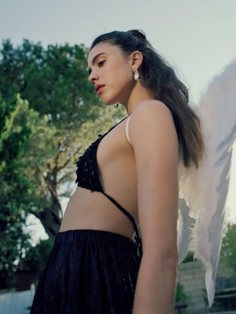 Margaret Qualley model erotic galleries