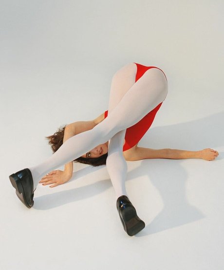 Margaret Qualley star free pics