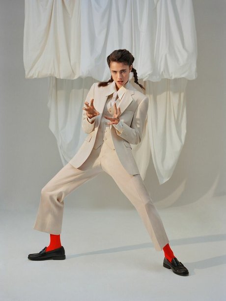 Margaret Qualley art actress pics