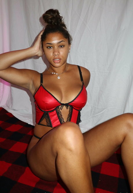 katieswrdvip art model pics