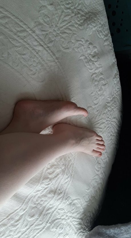 deluxious adult model image