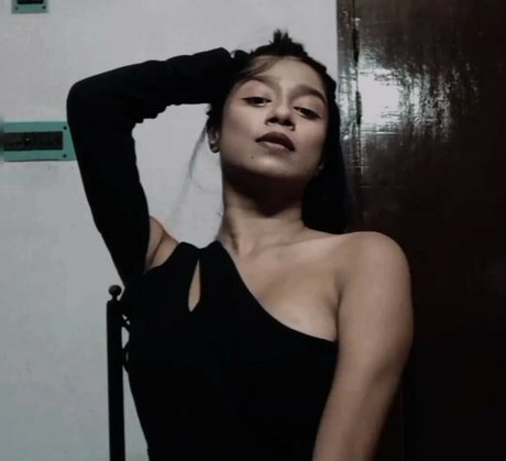 Uva Roy hot pornstar photo