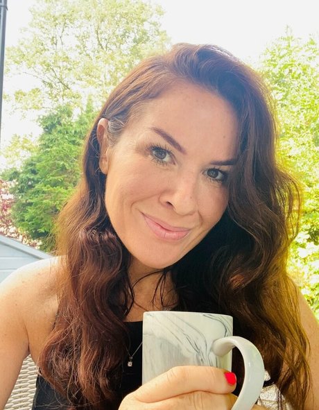 Local TV Presenters nude model photos