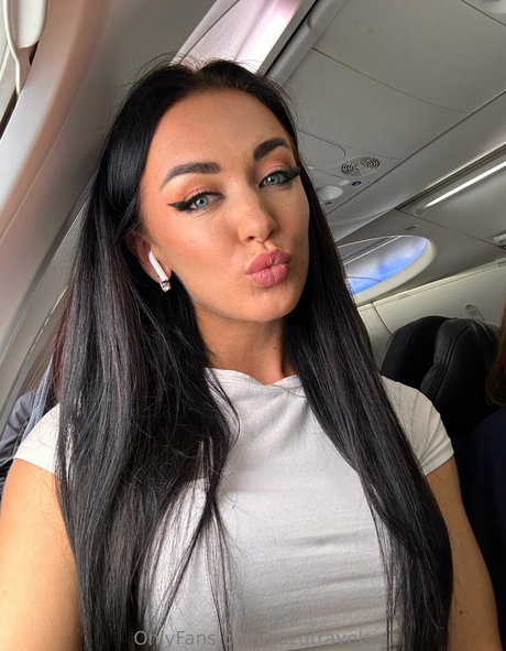 zuzutravels pornstar top photo