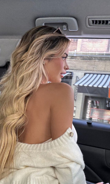 Em1ly El1zabeth star art pics