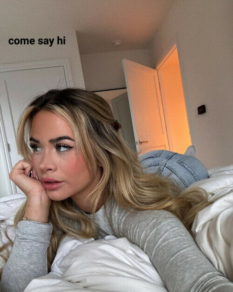 Em1ly El1zabeth model erotic gallery