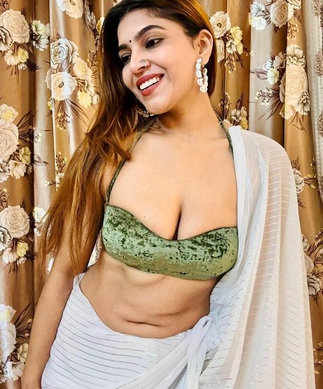 Tanya Chaudhari model hot picture