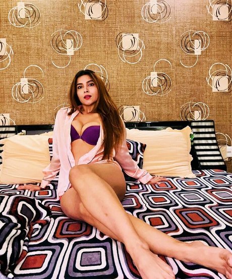 Tanya Chaudhari model image