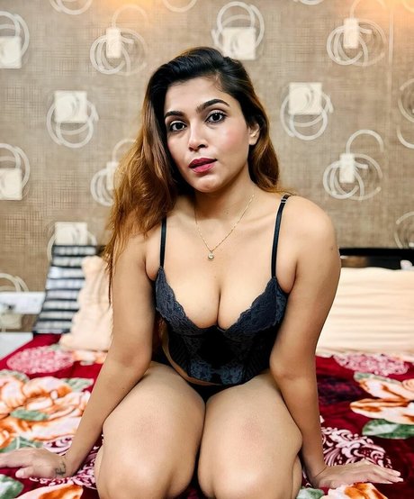 Tanya Chaudhari hot pornstar gallery