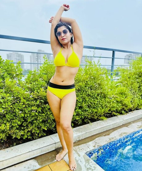 Tanya Chaudhari model beautiful photos