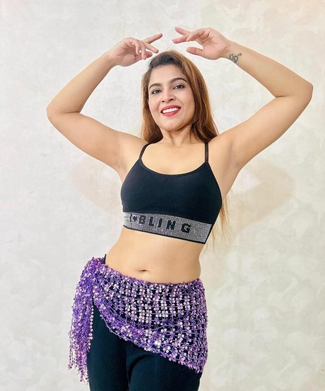 Tanya Chaudhari art model image