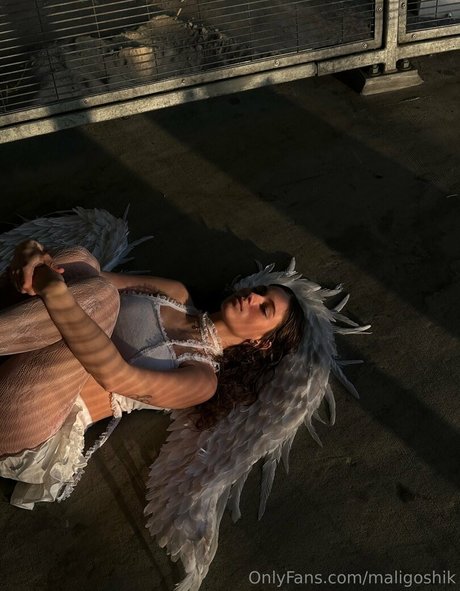 maligoshik exclusive actress pics