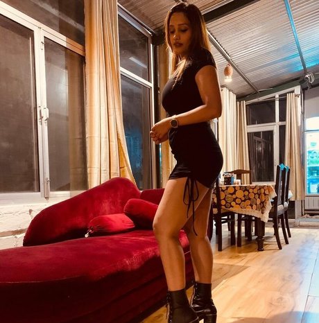 Akanksha Jain best model pic