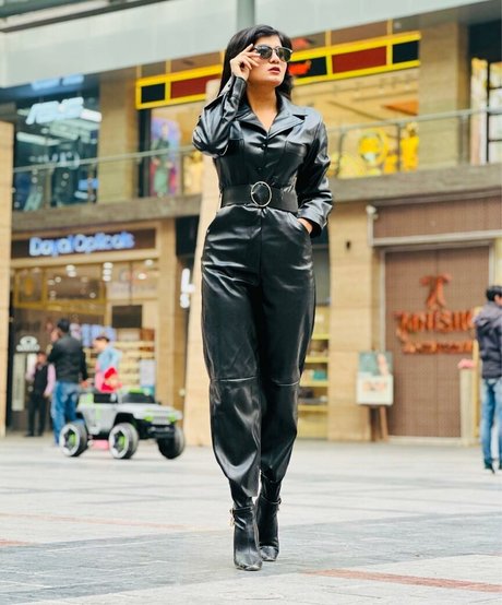 Neha Singh perfect model pic