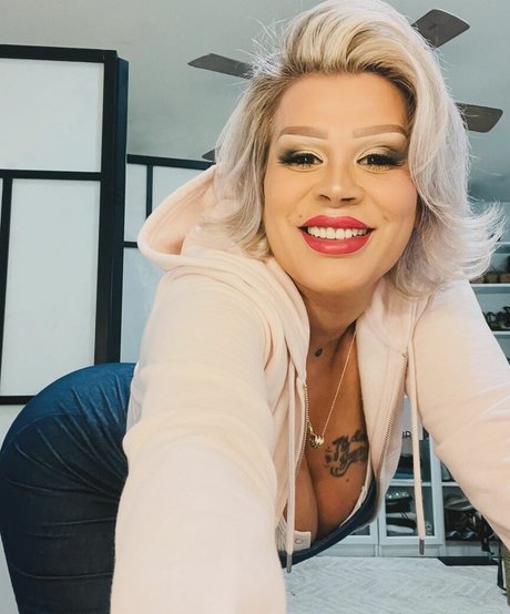 Myra La Chula sexy actress galleries