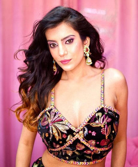 Akshita Dutta model erotic pics