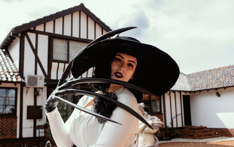 Lady Dimitrescu model sex gallery