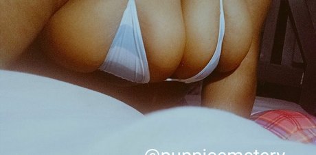 female popular onlyfans beautiful img