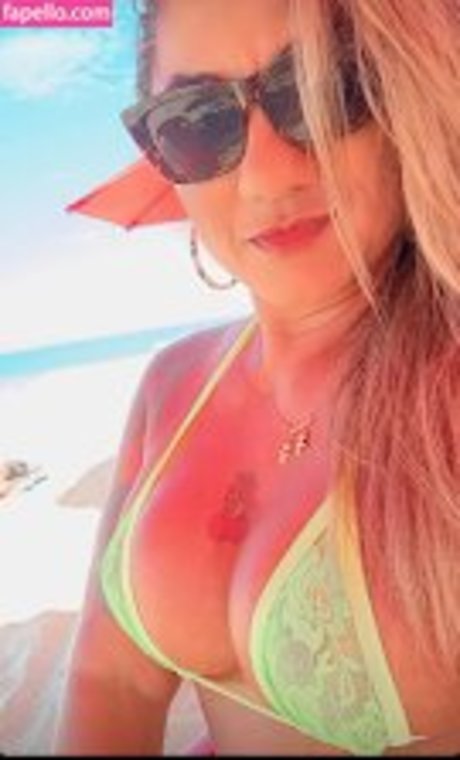 Esther Exhib perfect actress img