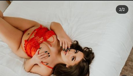 Juiciest Jade model nude picture