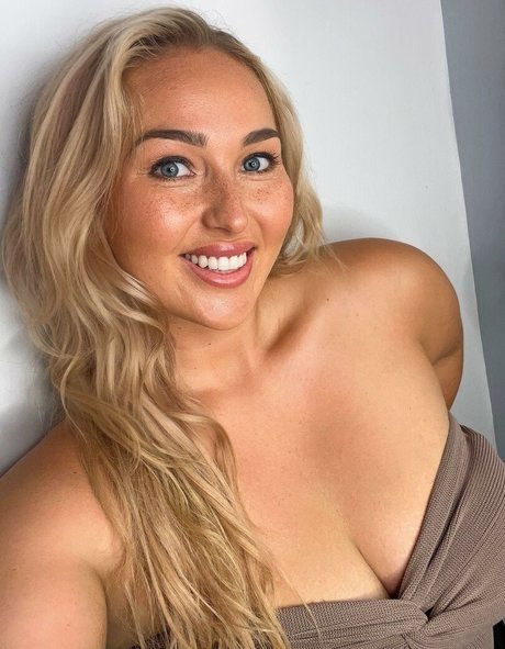 Nora Davis nice pornstar photo