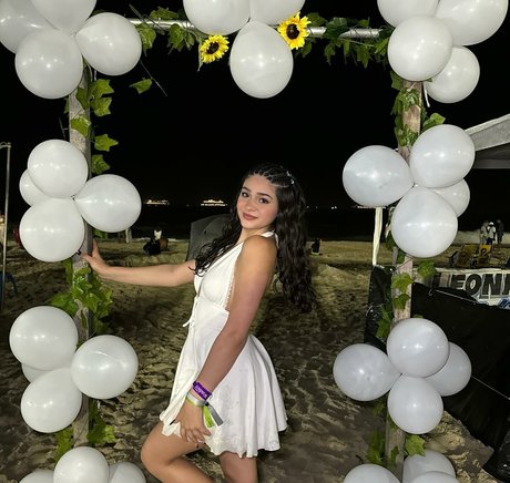 Alexandra Bull pretty model image