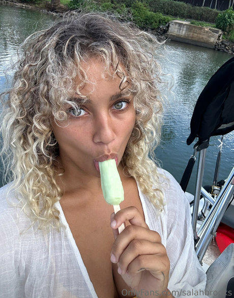 Salah Brooks star adult pics