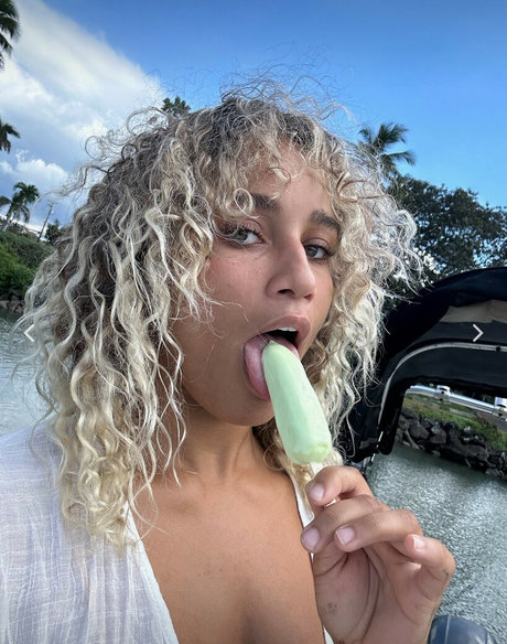 Salah Brooks naked star img