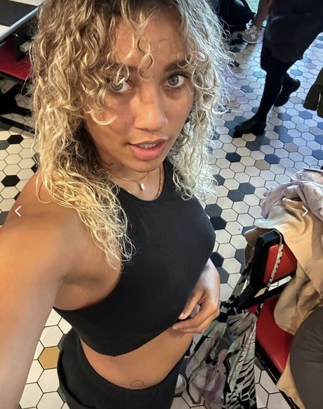 Salah Brooks hd actress images