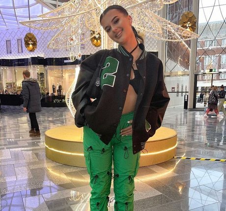 Isabella Evans perfect pornstar gallery