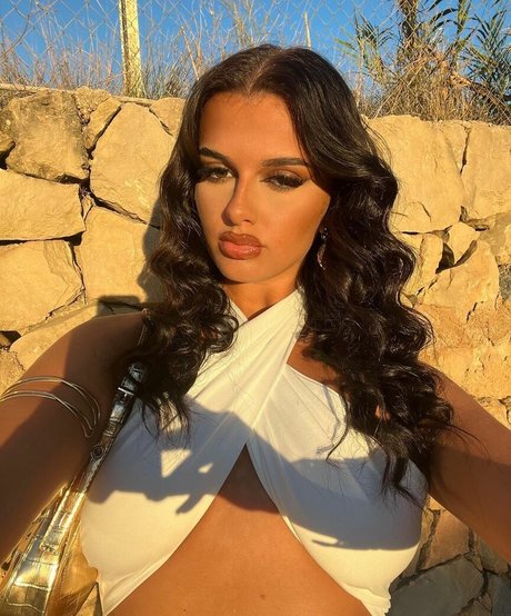 Isabella Evans xxx actress picture