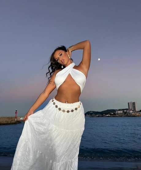 Isabella Evans model pornographic pics