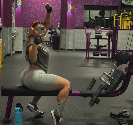 Adxfeels beautiful model img