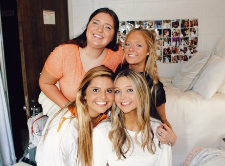 blonde muscle onlyfans pretty picture