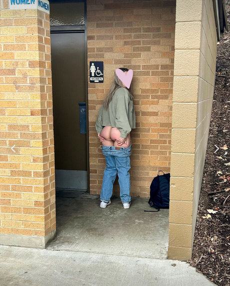 MormonBarbie nude model picture