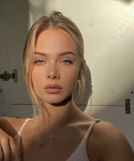 Sara Crumbleleg star nudes pictures