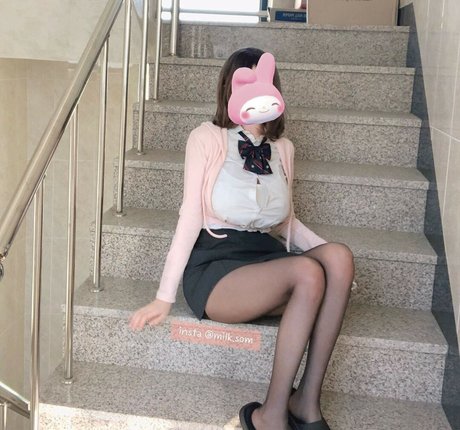 milksom pretty actress pics