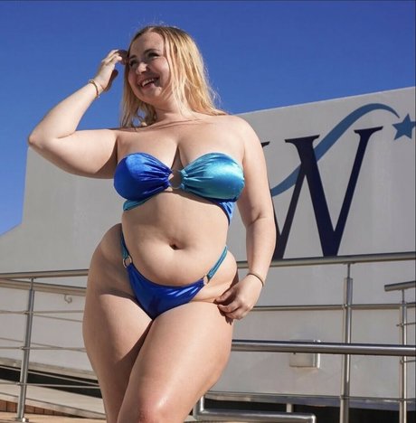 Niki Peacock beautiful model photo