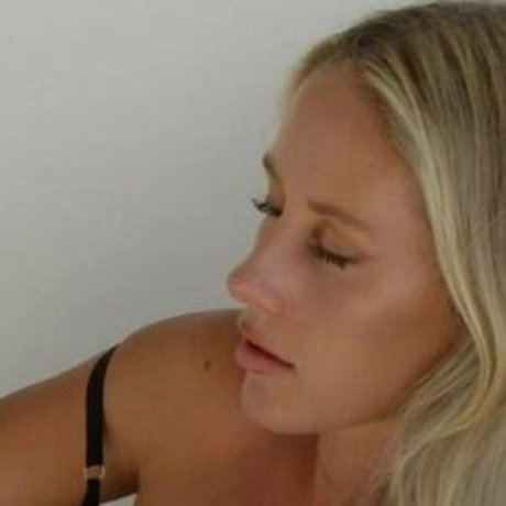 nicolegracexx naked pornstar photos