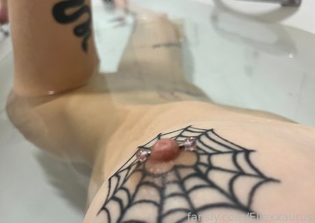 Ellexxaurus model xxx image