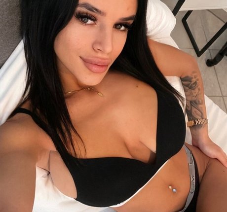 Denisa R Maria high quality actress pictures