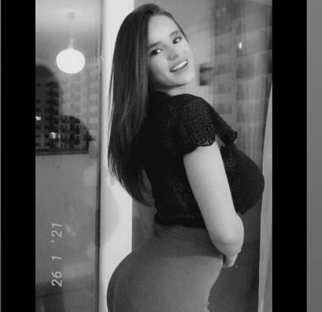 Denisa R Maria top star pic