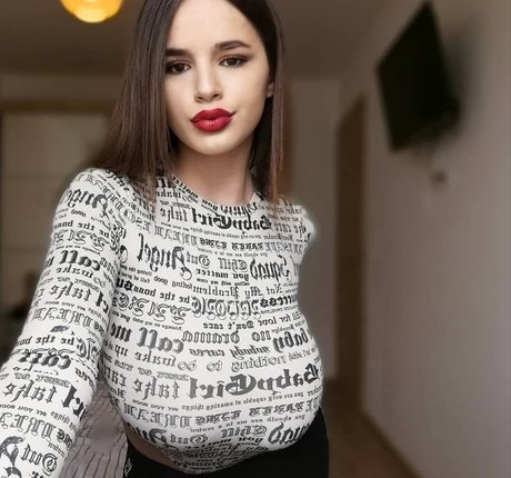 Denisa R Maria art star photo